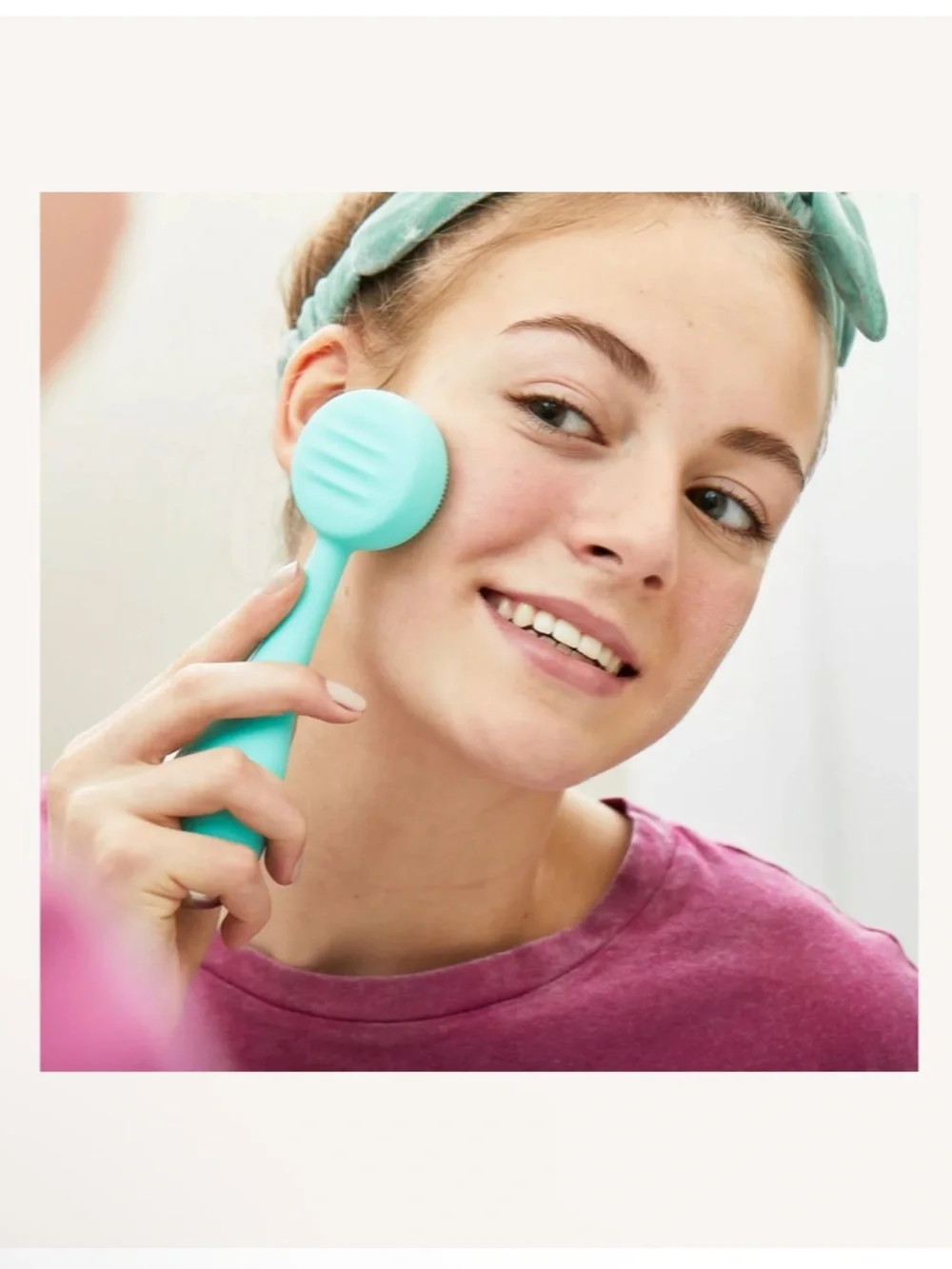 Smart Facial Cleansing Brush in Mint Green